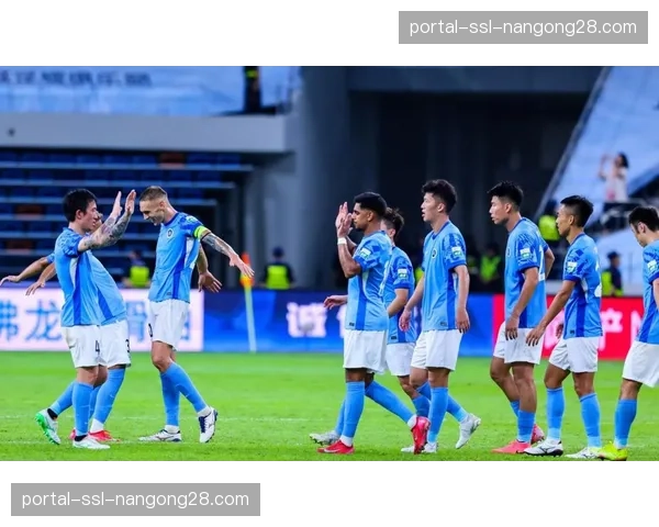 争议判罚！主裁经VAR回看后取消点球，引发主场球迷不满