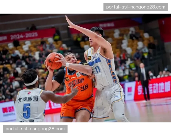 【2026年4月CBA联赛区域防守与盯人混用趋势·季后赛·赛后·战报广厦主场险胜广东将系列赛拖入抢五，胡金秋关键篮板锁定胜局